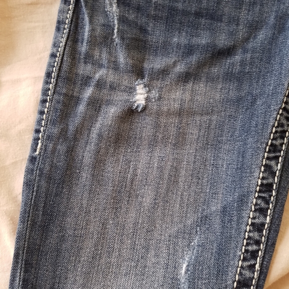 Silver Tuesday Distressed Blue Jean Capri Pants - Picture 4 of 13